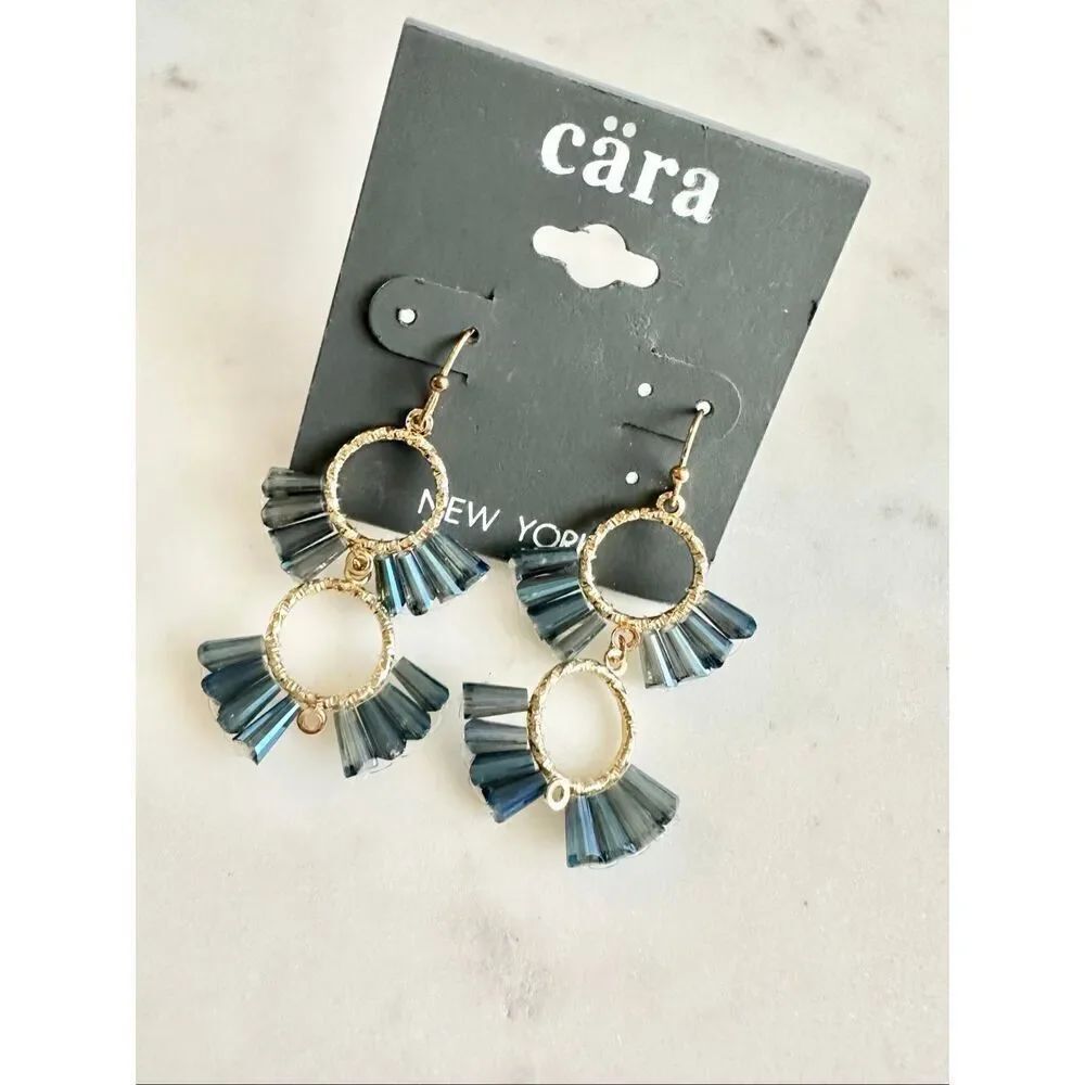 Nordstrom‘s gold tone blue beaded dangle earrings